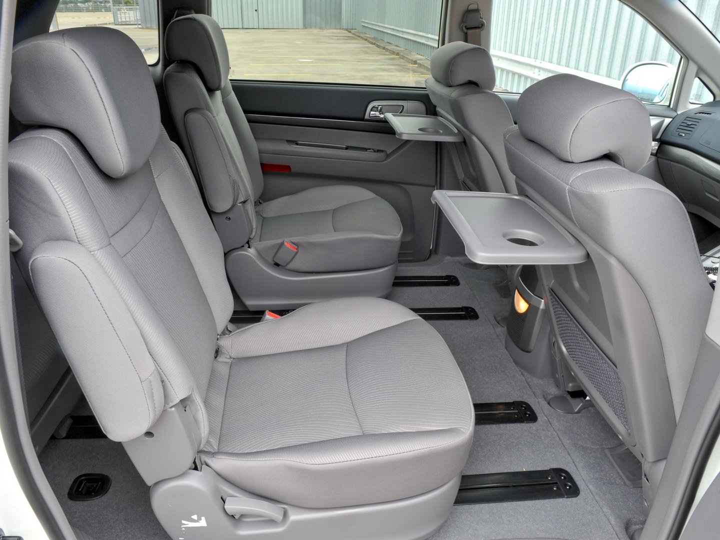 ssangyong_Stavic_1_generation__Minivan__9.jpg