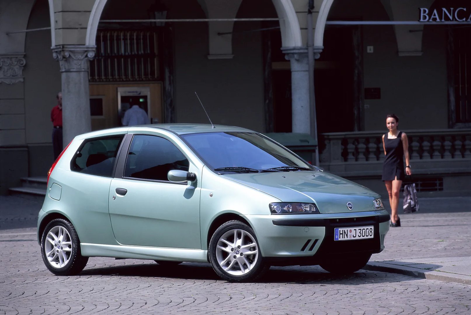 Fiat_Punto_2_generation__Mini_3-doors__5.jpg