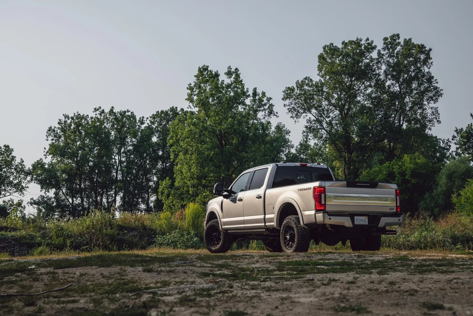 Ford_F-350_4_generation_restyling__Pickup_double-cab__2.jpg