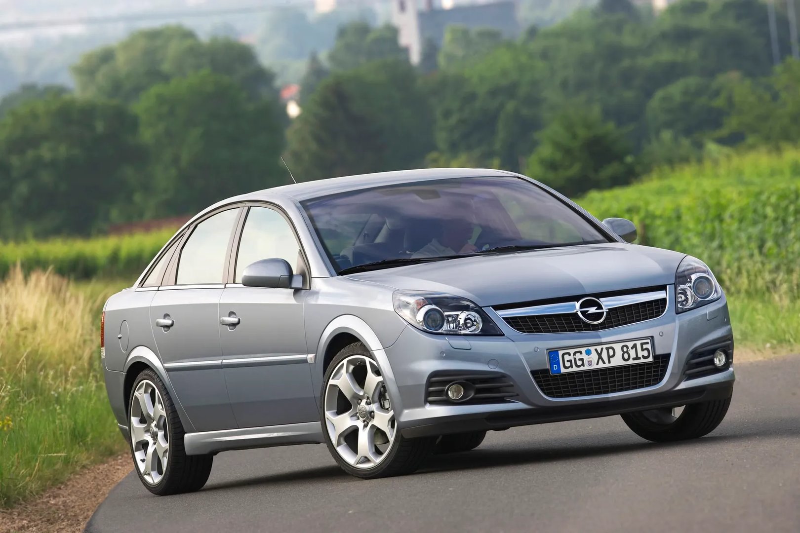 Opel_Vectra_3_generation_restyling__Liftback__11.jpg