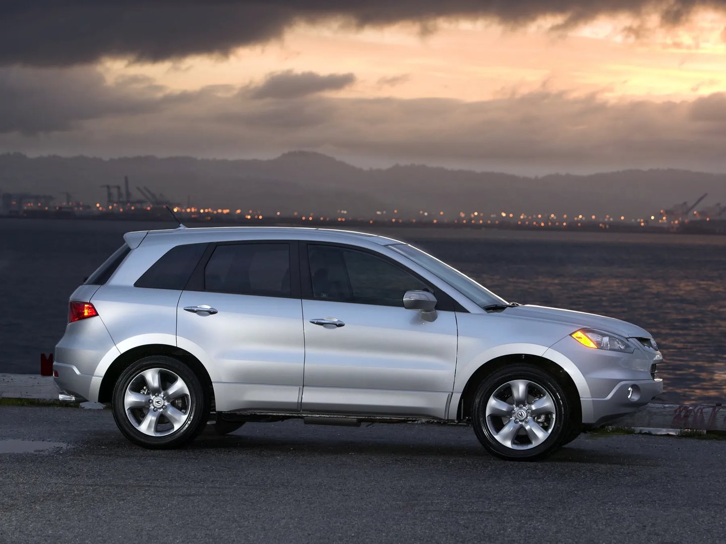 Acura_RDX_1_generation__SUV_5-doors__8.jpg