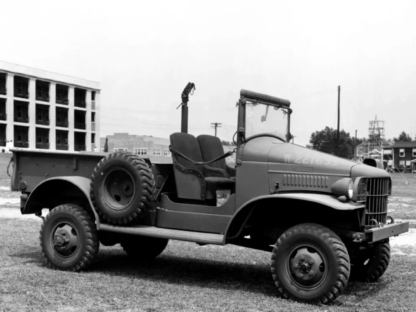Dodge_WC_series_1_generation__SUV_cabriolet__3.jpg