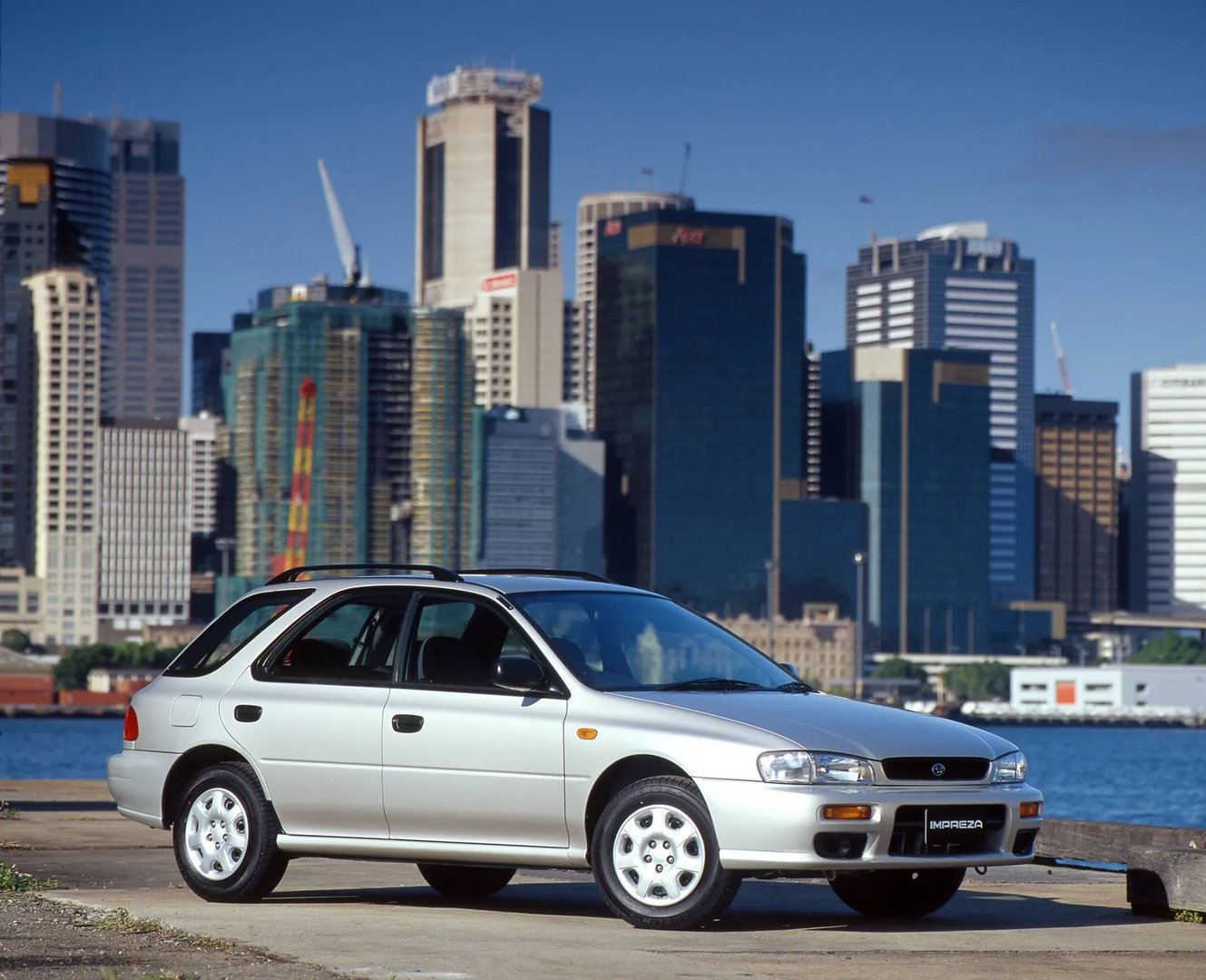 Subaru_Impreza_1_generation__Estate_5-door__4.jpg