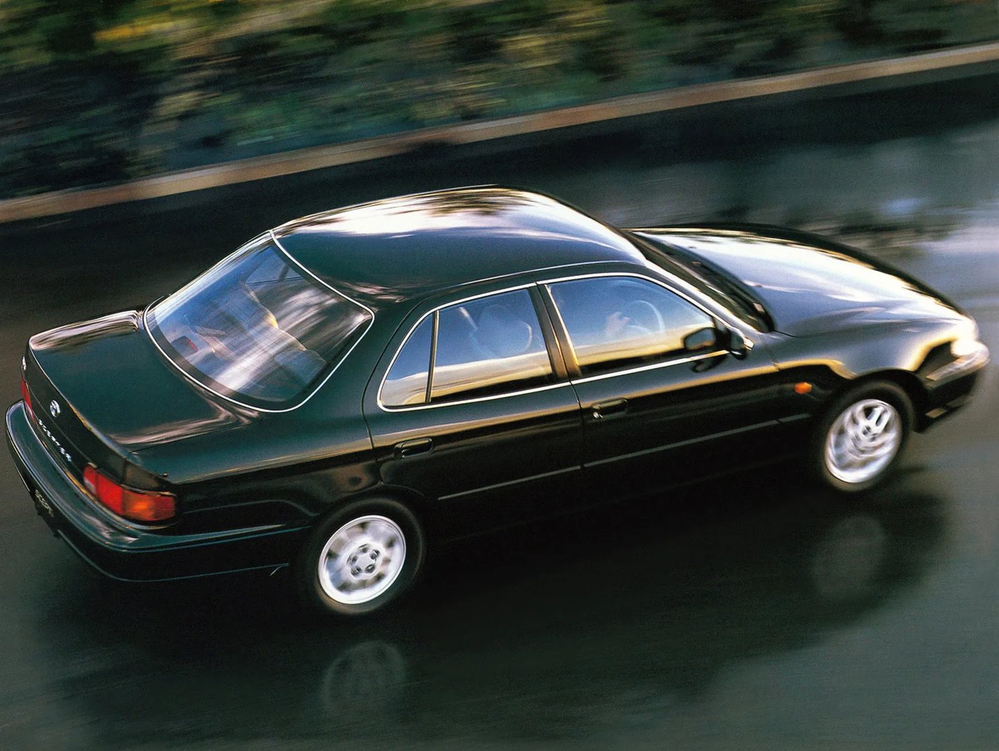 Toyota_Scepter_1_generation__Sedan__1.jpg