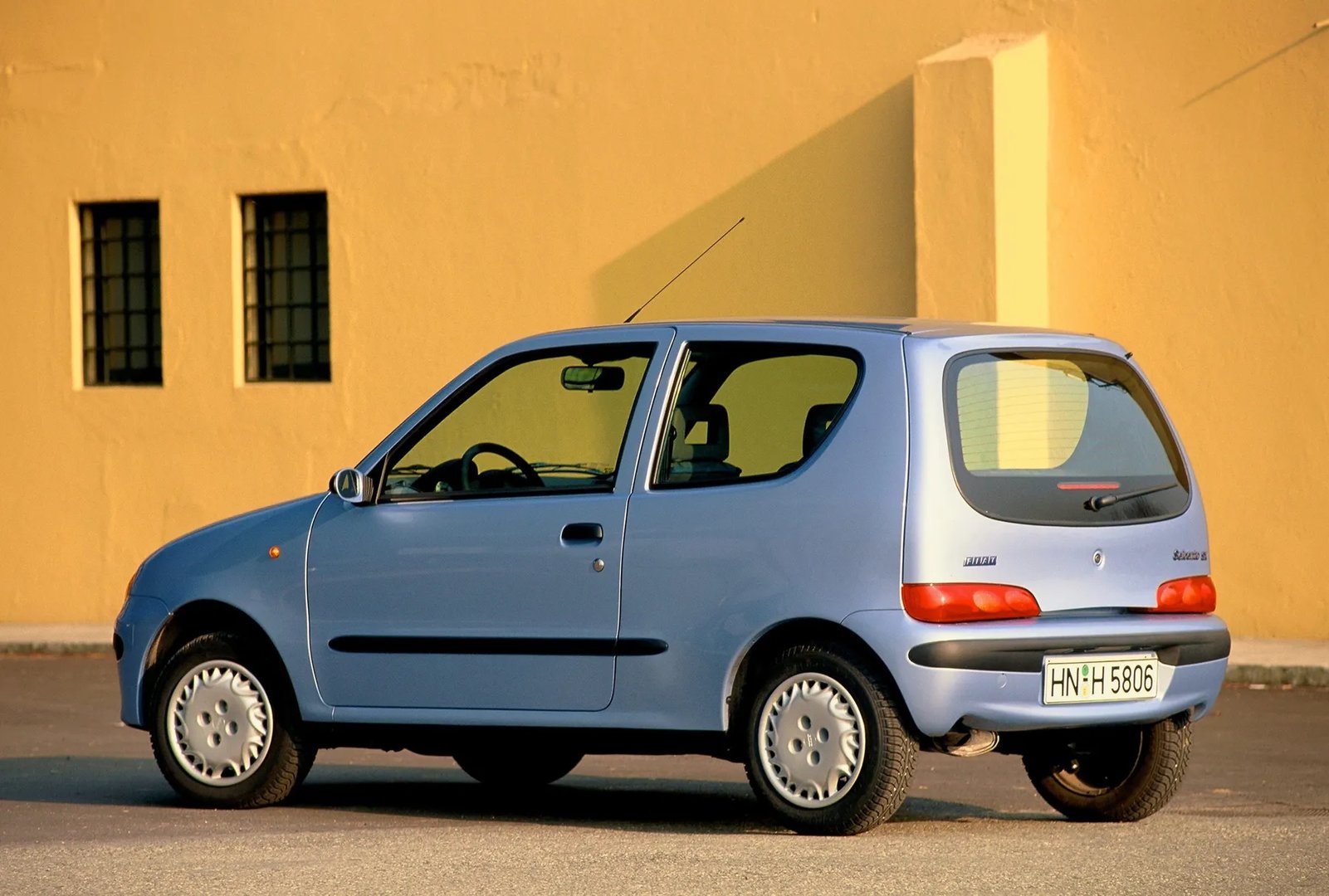 Fiat_Seicento_1_generation__Mini_3-doors__5.jpg