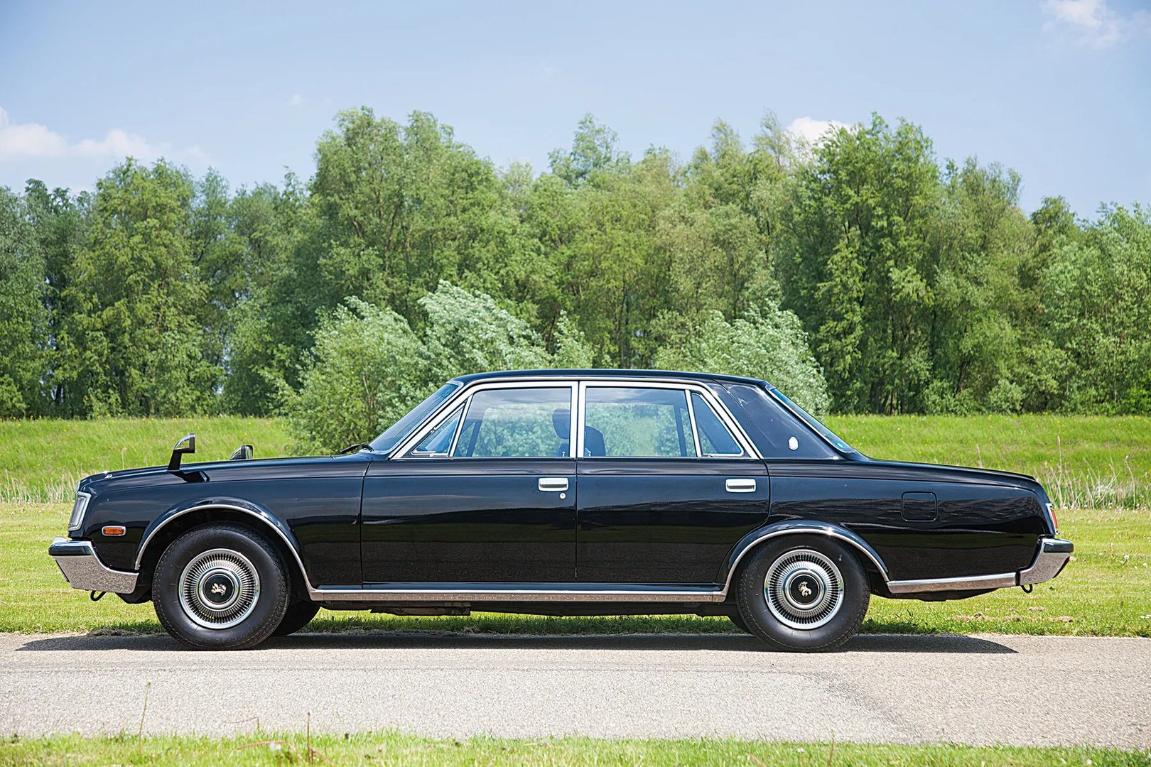 Toyota_Century_1_generation__Sedan__3.jpg