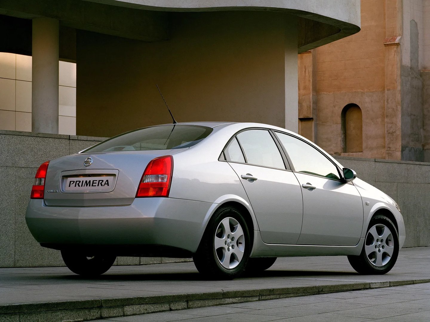 Nissan_Primera_3_generation__Sedan__7.jpg
