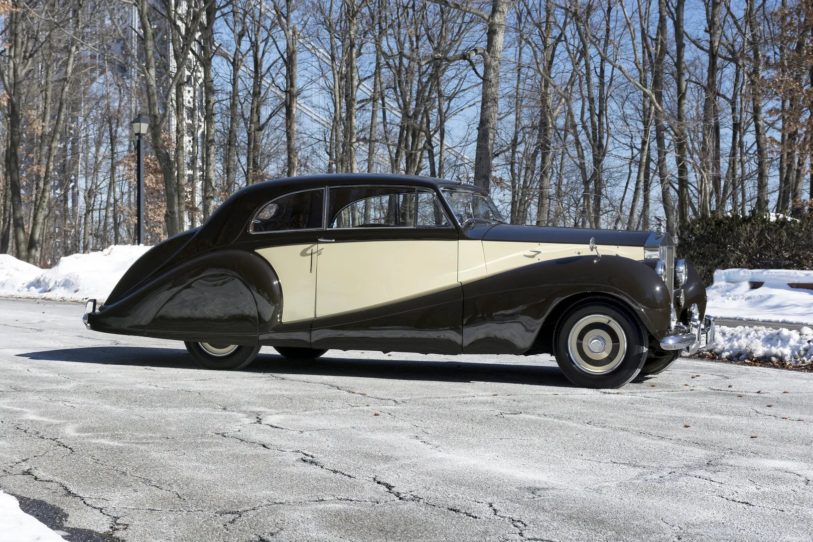 Rolls-Royce_Silver_Wraith_1_generation__Sedan_2-doors__6.jpg