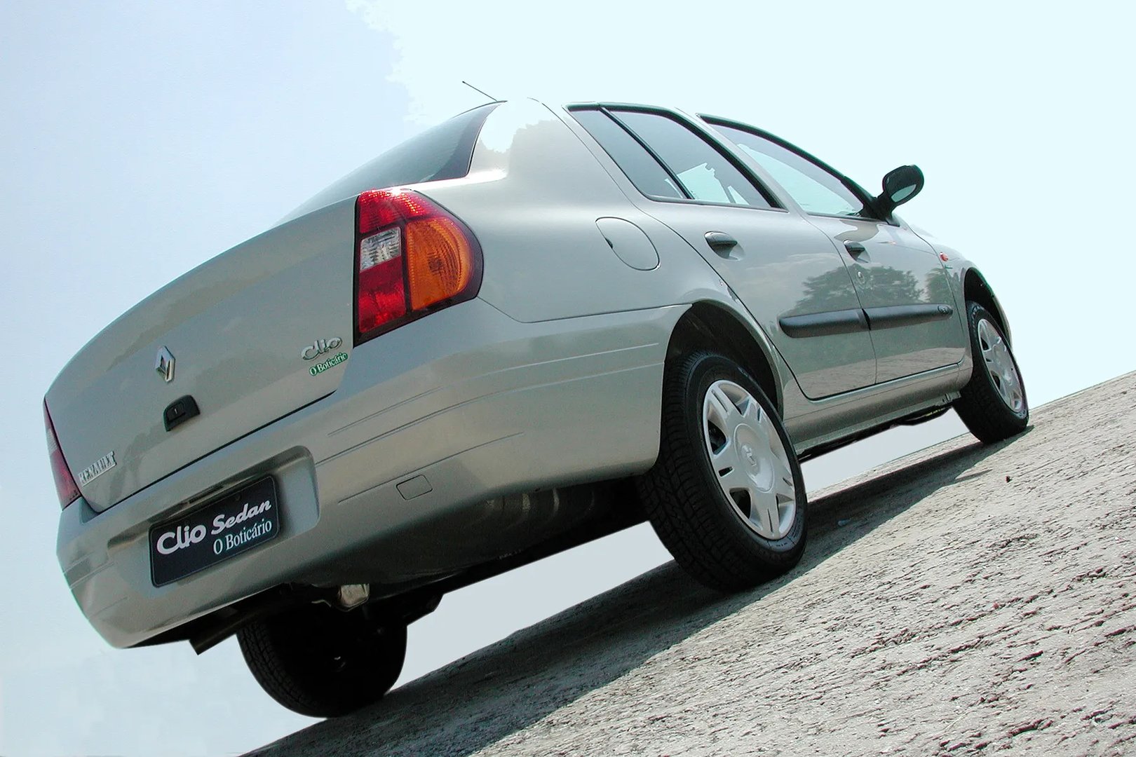 Renault_Clio_2_generation__Sedan__7.jpg