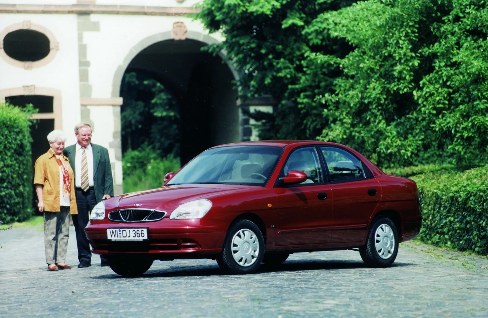 Daewoo_Nubira_2_generation__Sedan__6.jpg