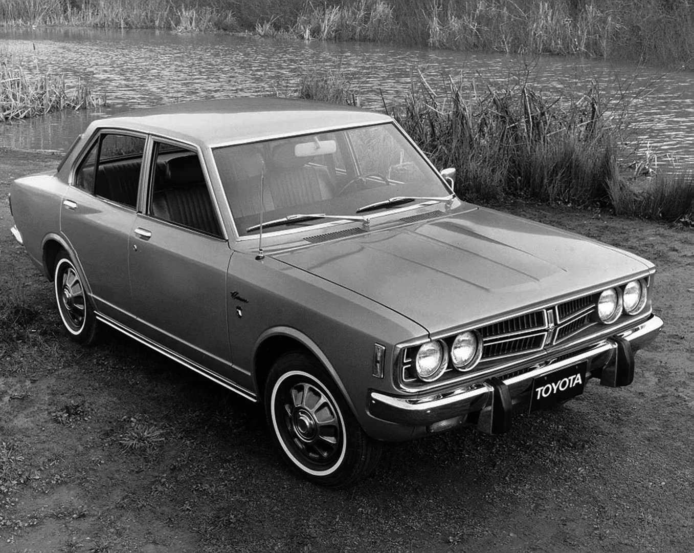 Toyota_Corona_4_generation__Sedan__4.jpg