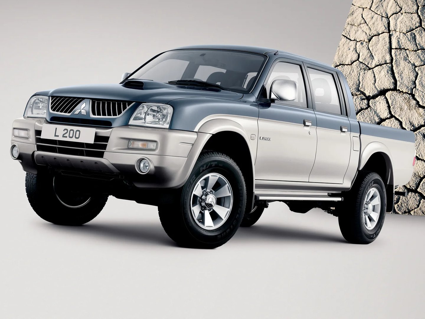 Mitsubishi_L200_3_generation_restyling__Pickup_double-cab__1.jpg