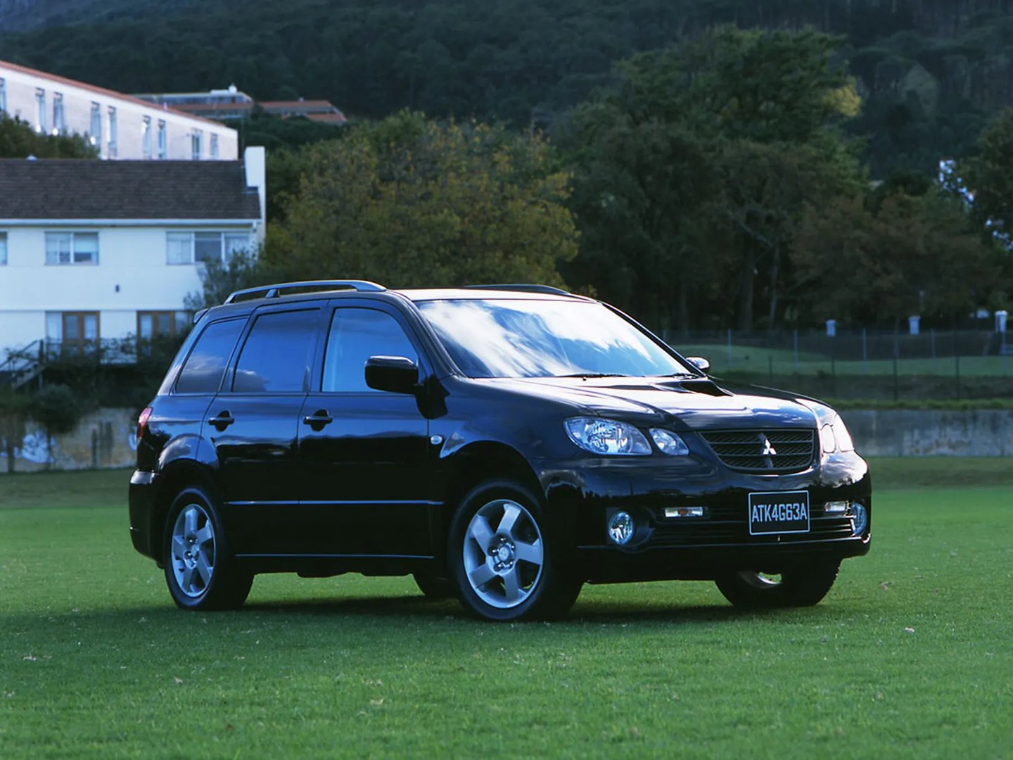 Mitsubishi_Airtrek_1_generation__SUV_5-doors__3.jpg