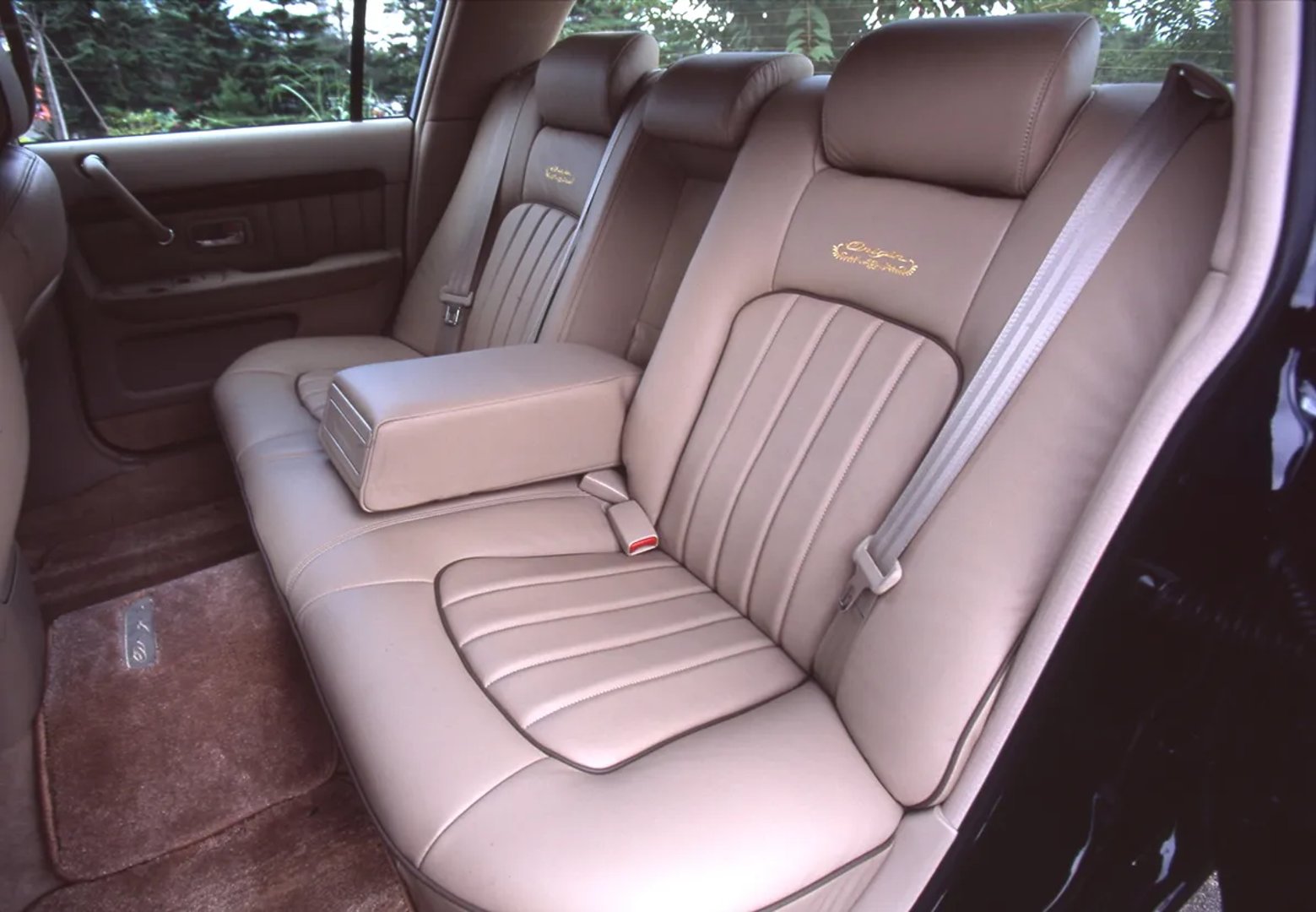 Toyota_Origin_1_generation__Sedan__7.jpg
