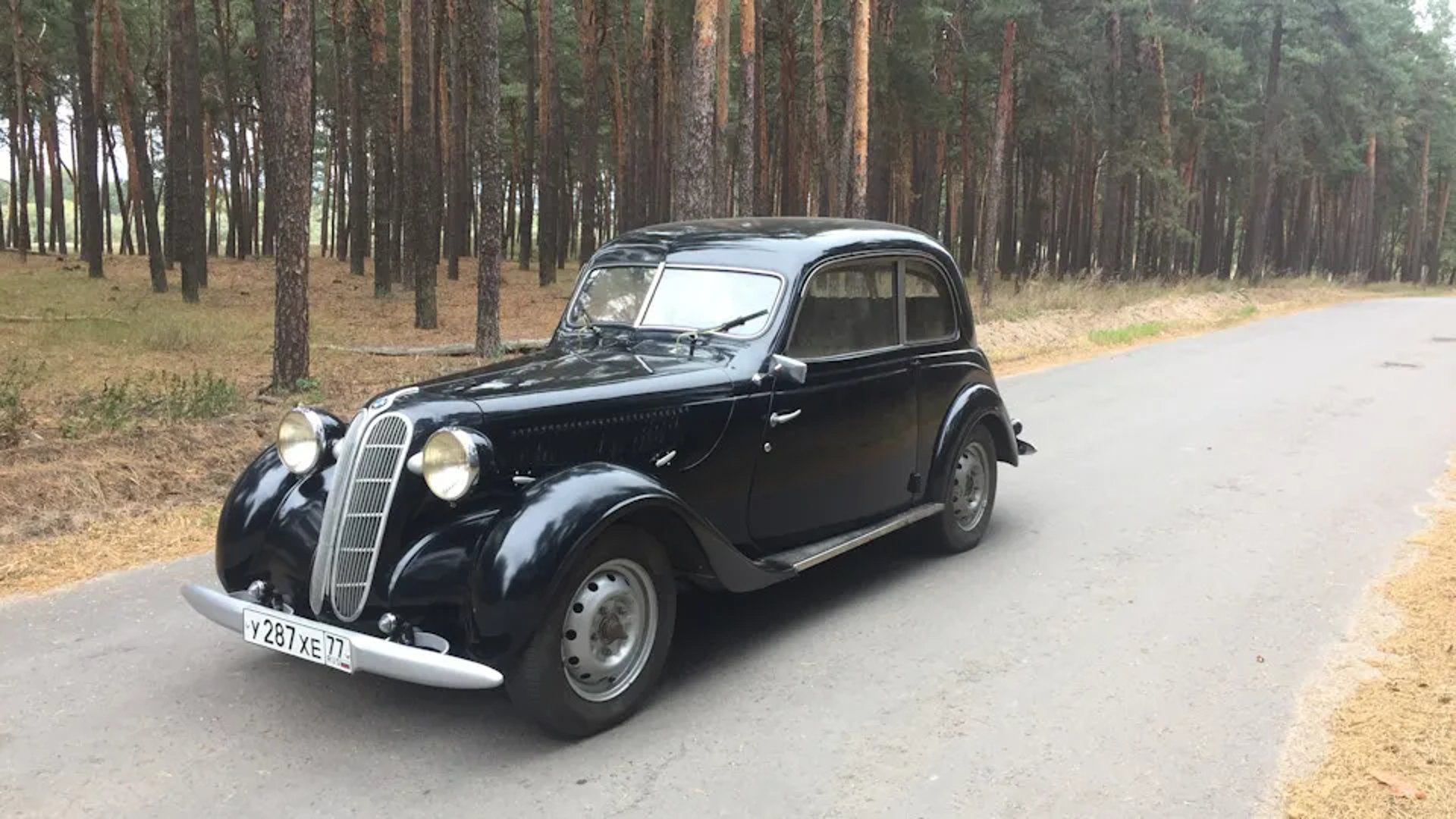 BMW_321_1_generation__Sedan_2-doors__7.jpg