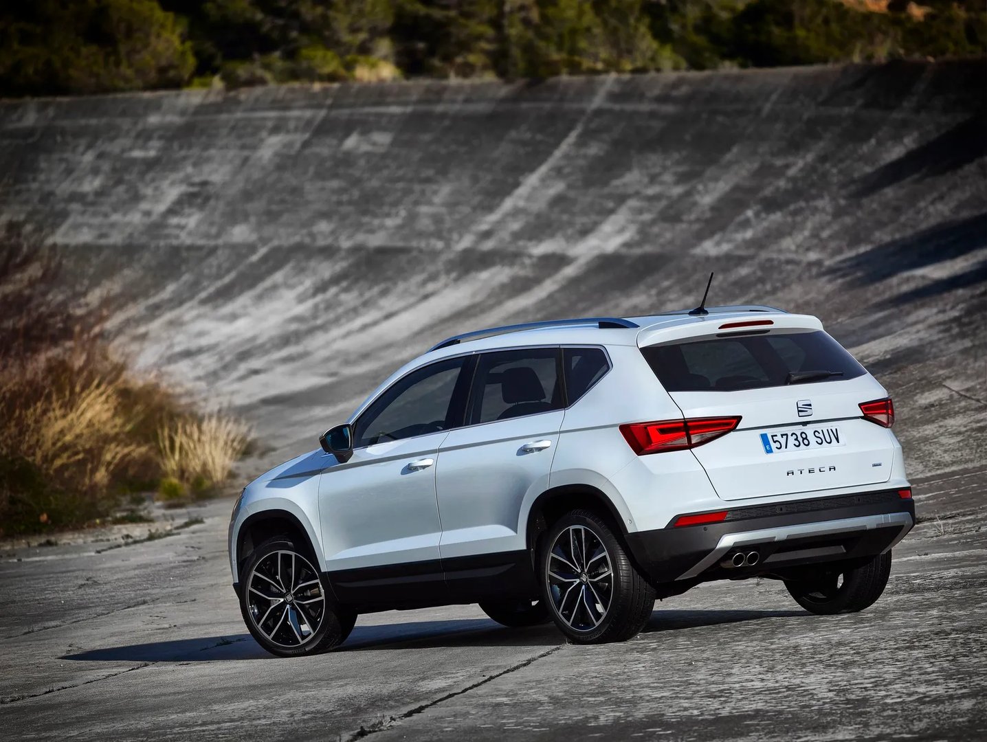 SEAT_Ateca_1_generation__SUV_5-doors__3.jpg