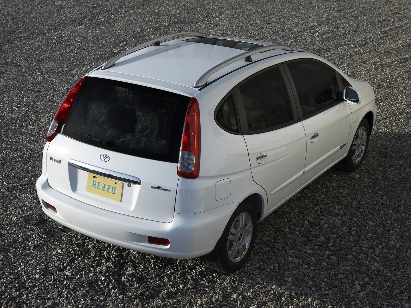 Daewoo_Rezzo_1_generation__Compact_Van__1.jpg