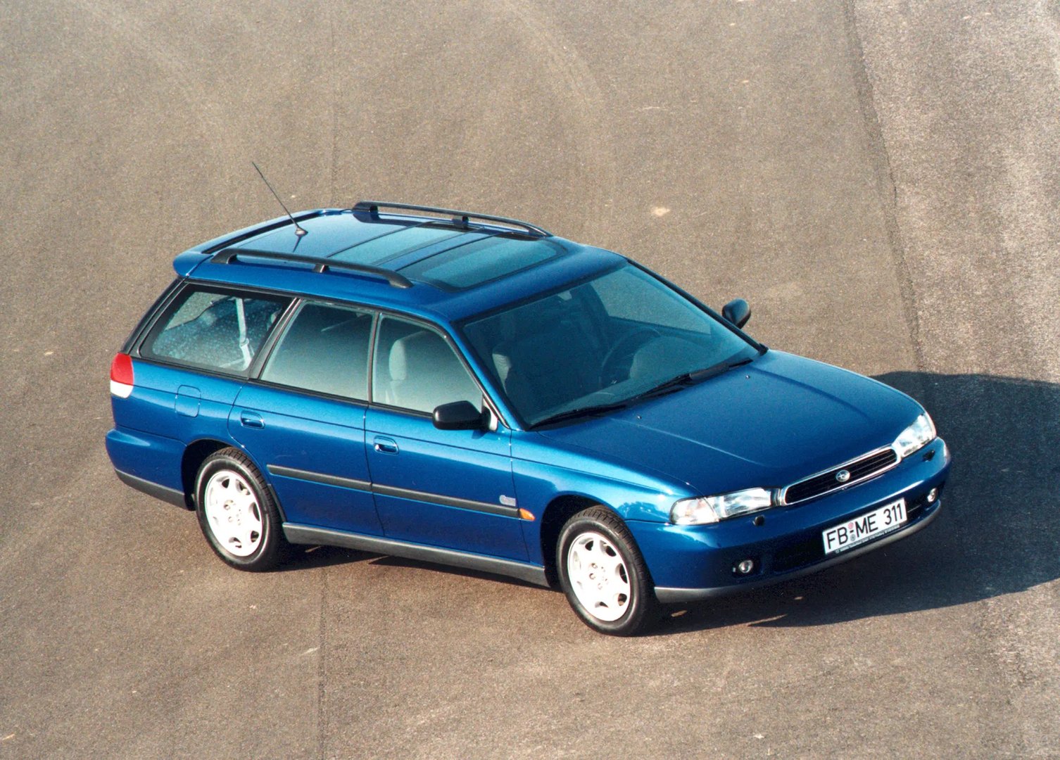 Subaru_Legacy_2_generation__Estate_5-door__3.jpg