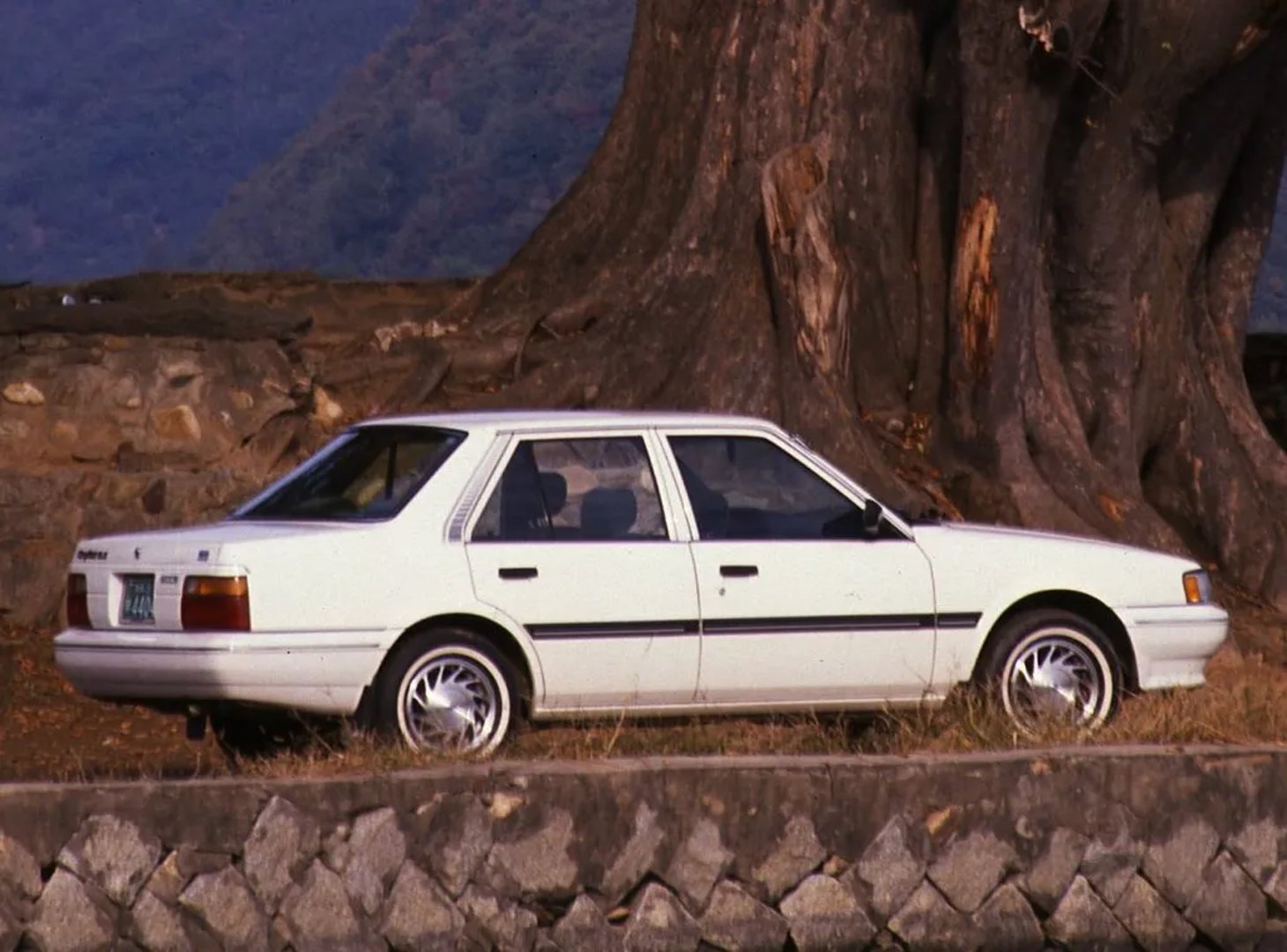 Kia_Capital_1_generation__Sedan__3.jpg