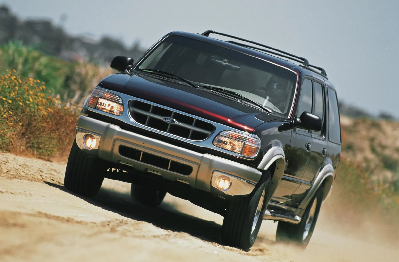 Ford_Explorer_2_generation__SUV_5-doors__9.jpg