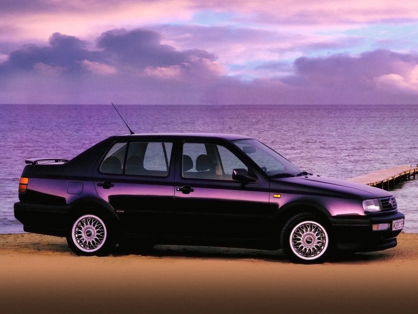 Volkswagen_Vento_1_generation__Sedan__1.jpg