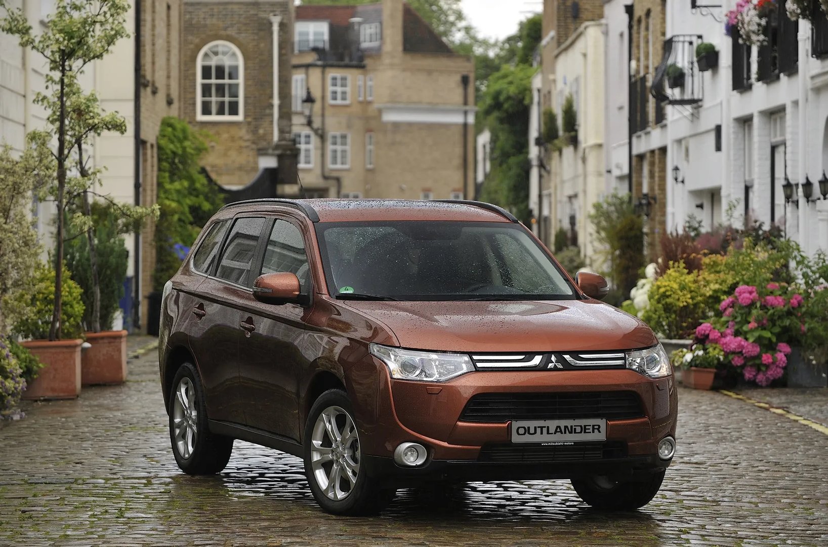 Mitsubishi_Outlander_3_generation__SUV_5-doors__4.jpg