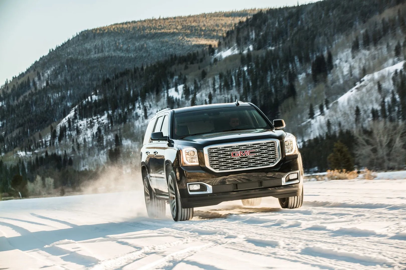 GMC_Yukon_4_generation__SUV_5-doors__11.jpg