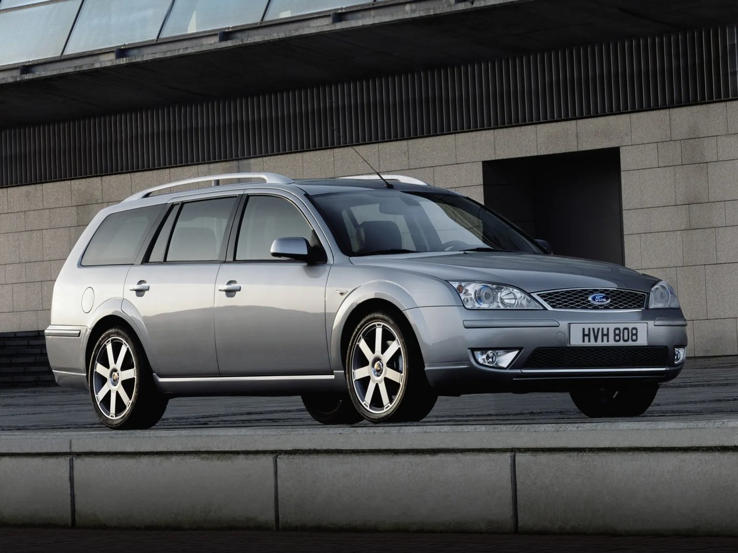 Ford_Mondeo_3_generation_restyling__Estate_5-door__2.jpg
