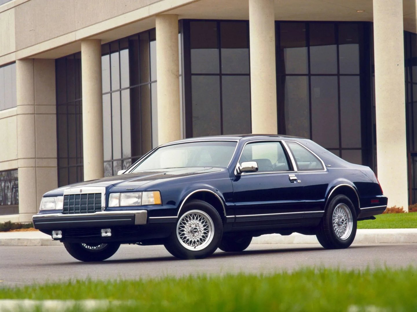 Lincoln_Mark_VII_1_generation__Coupe__2.jpg