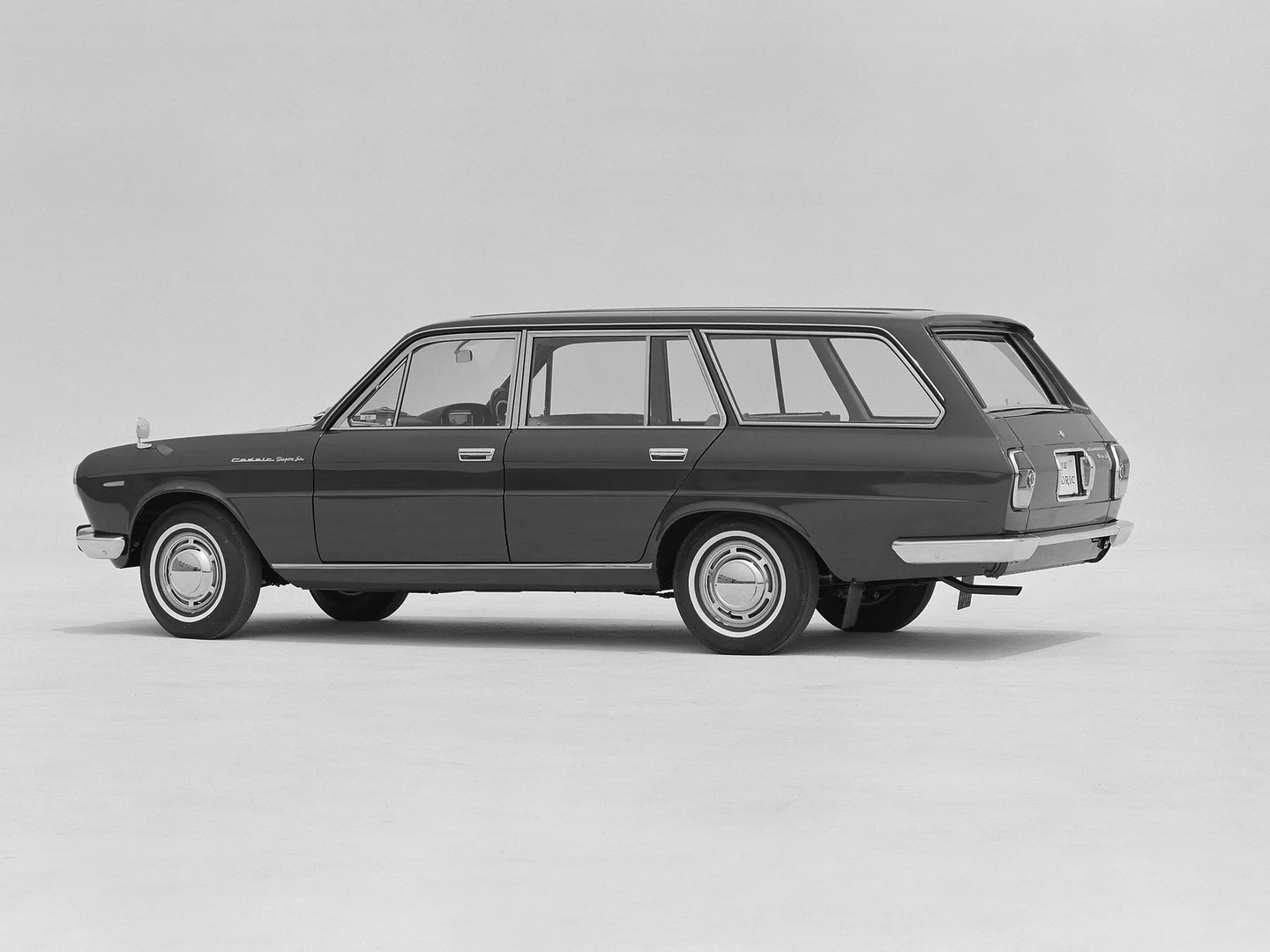 Nissan_Gloria_2_generation__Estate_5-door__4.jpg