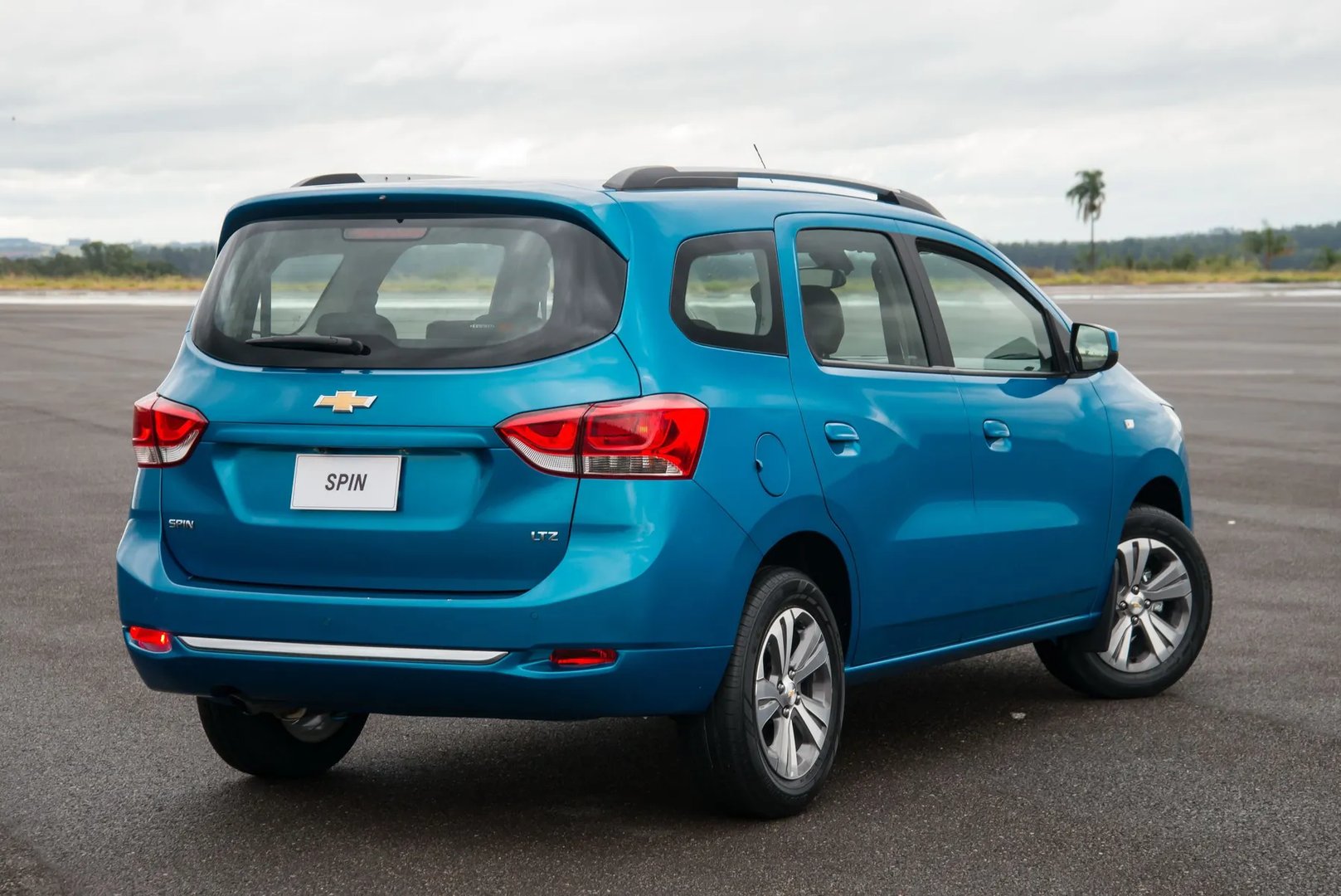 Chevrolet_Spin_1_generation_restyling_1__Minivan__5.jpg