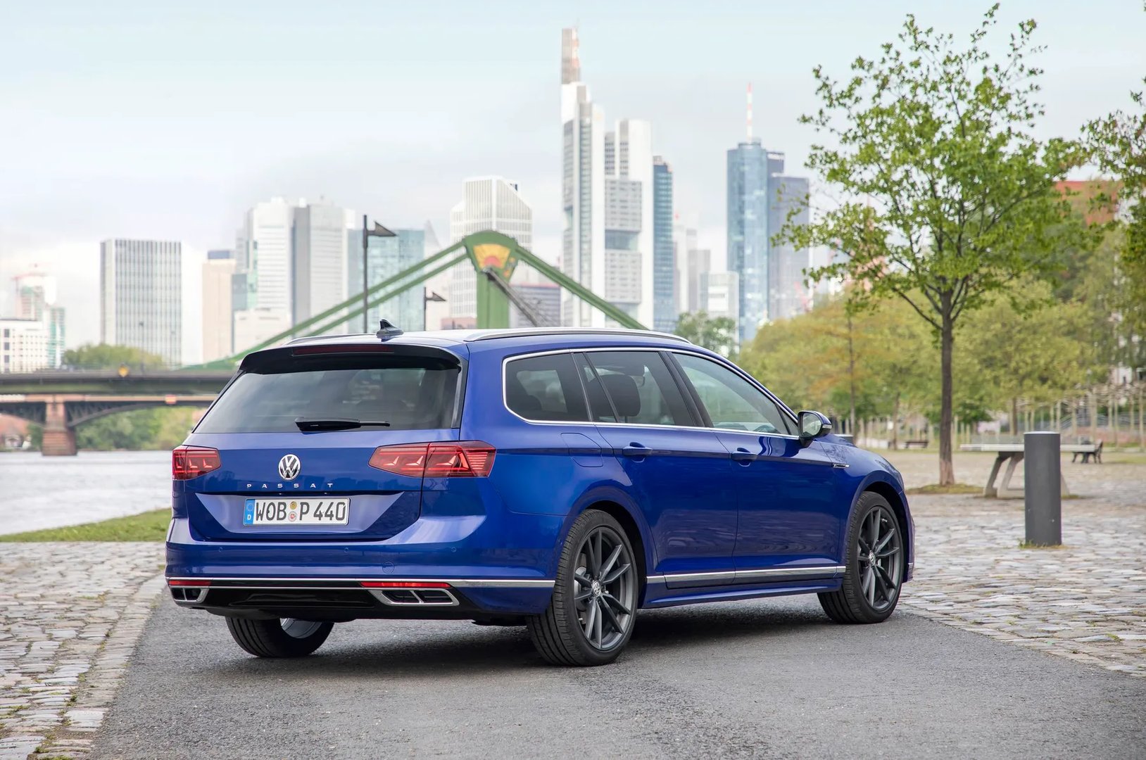 Volkswagen_Passat_8_generation_restyling__Estate_5-door__11.jpg