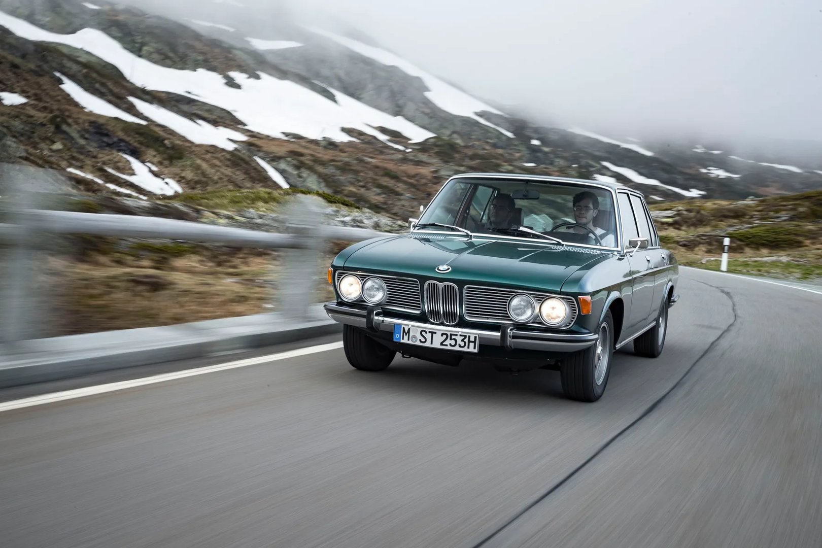 BMW_E3_1_generation__Sedan__11.jpg