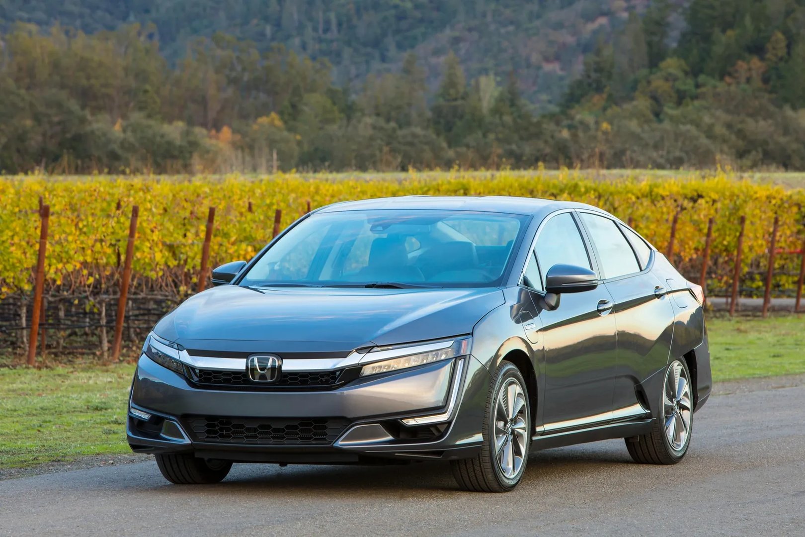 Honda_FCX_Clarity_2_generation__Sedan__1.jpg