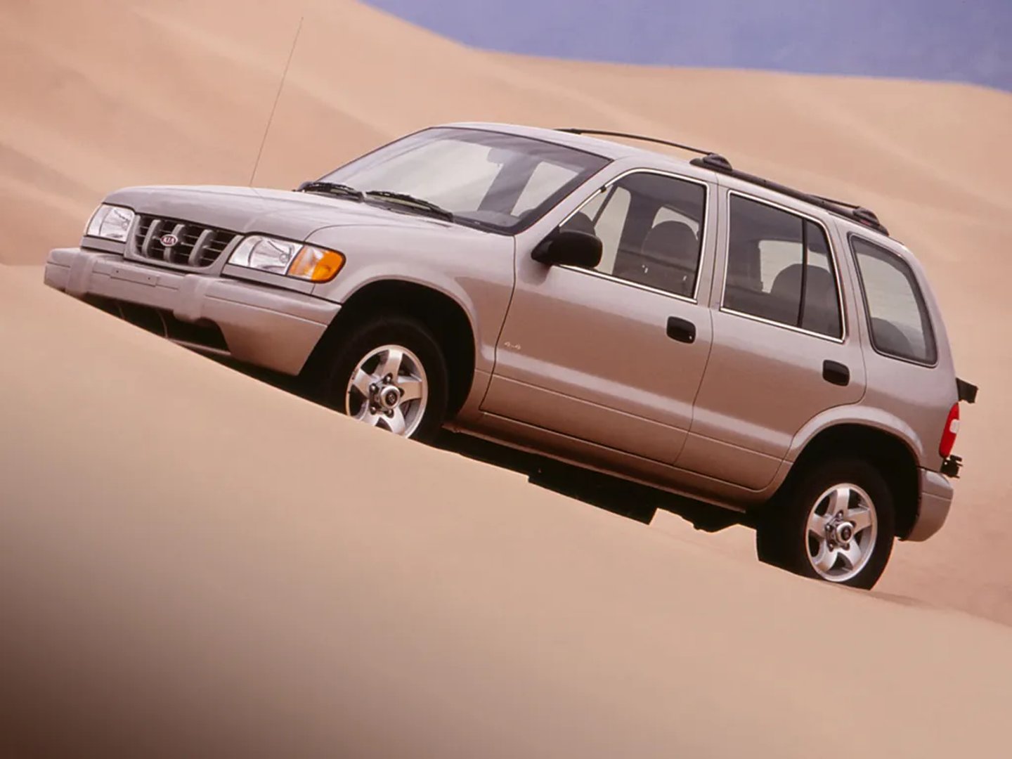 Kia_Sportage_1_generation__SUV_5-doors__1.jpg