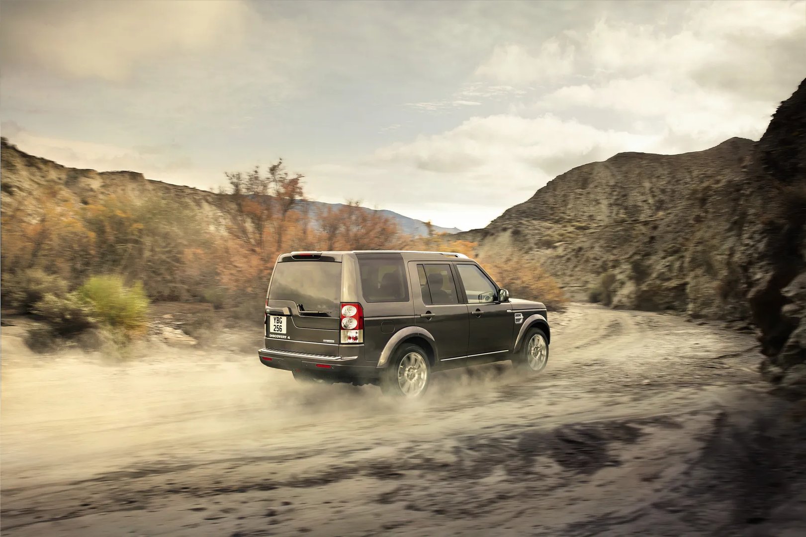 Land Rover_Discovery_4_generation__SUV_5-doors__6.jpg