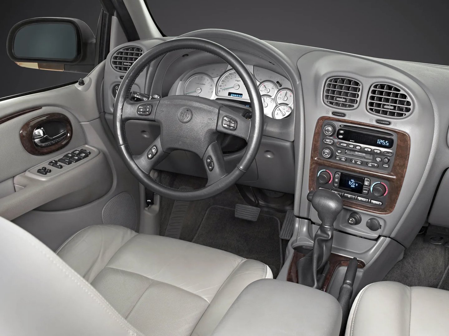 Buick_Rainer_1_generation__SUV_5-doors__12.jpg