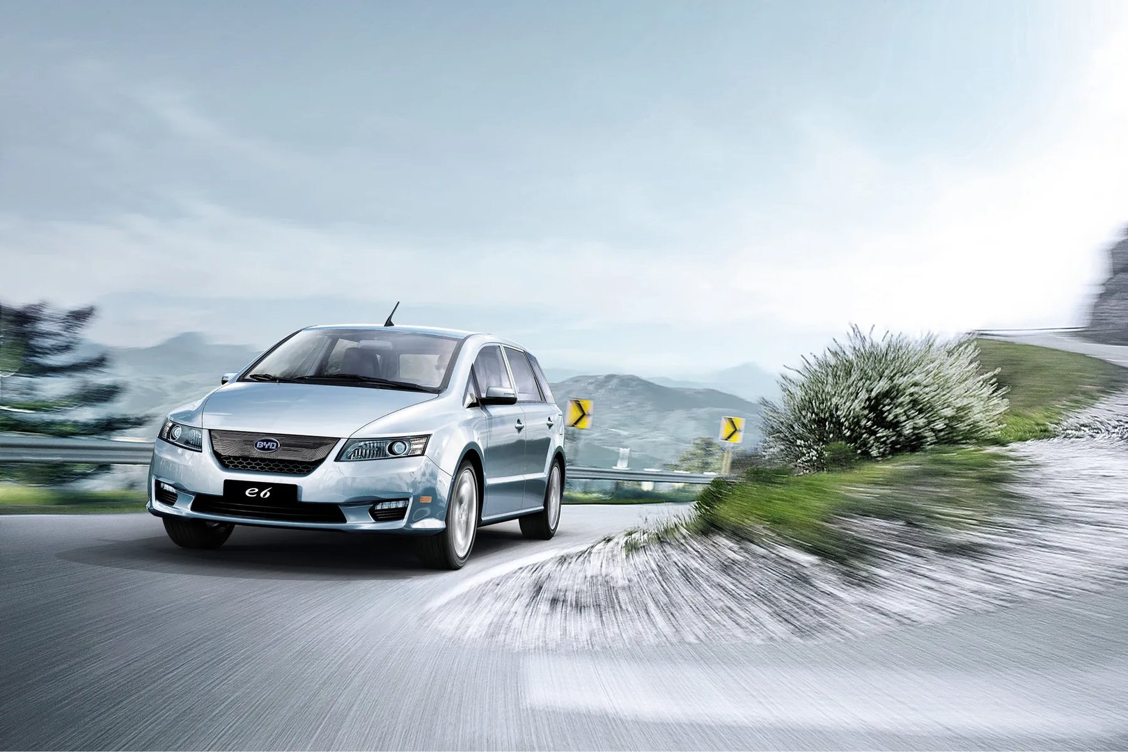 BYD_E6_1_generation__Hatchback_5-door__1.jpg