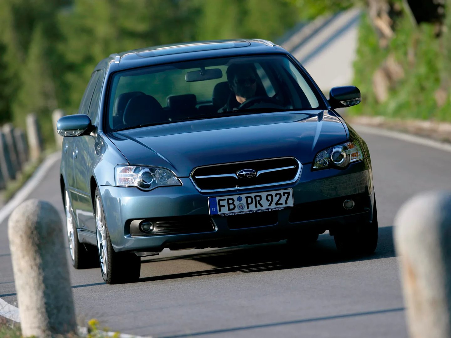Subaru_Legacy_4_generation__Estate_5-door__1.jpg