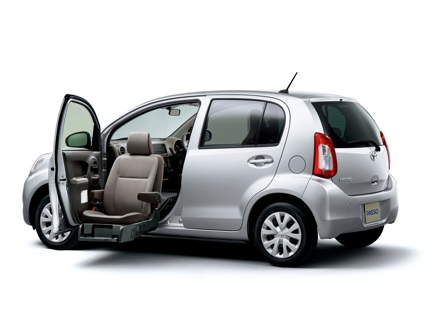 Toyota_Passo_2_generation__Mini_5-doors__8.jpg