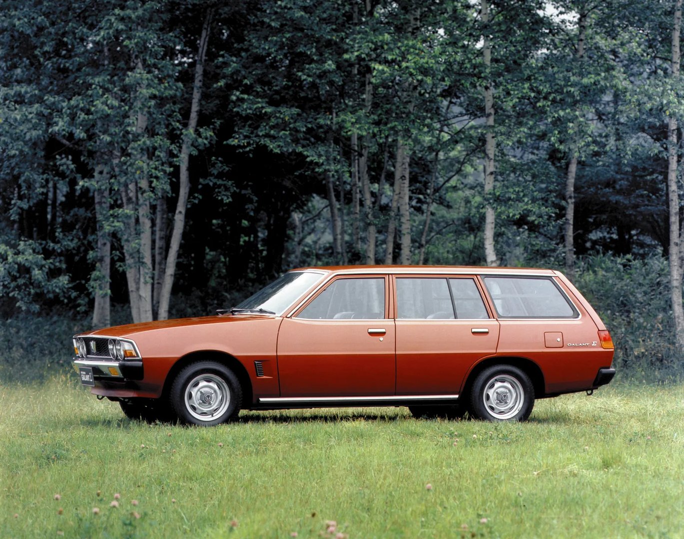 Mitsubishi_Galant_3_generation__Estate_5-door__2.jpg
