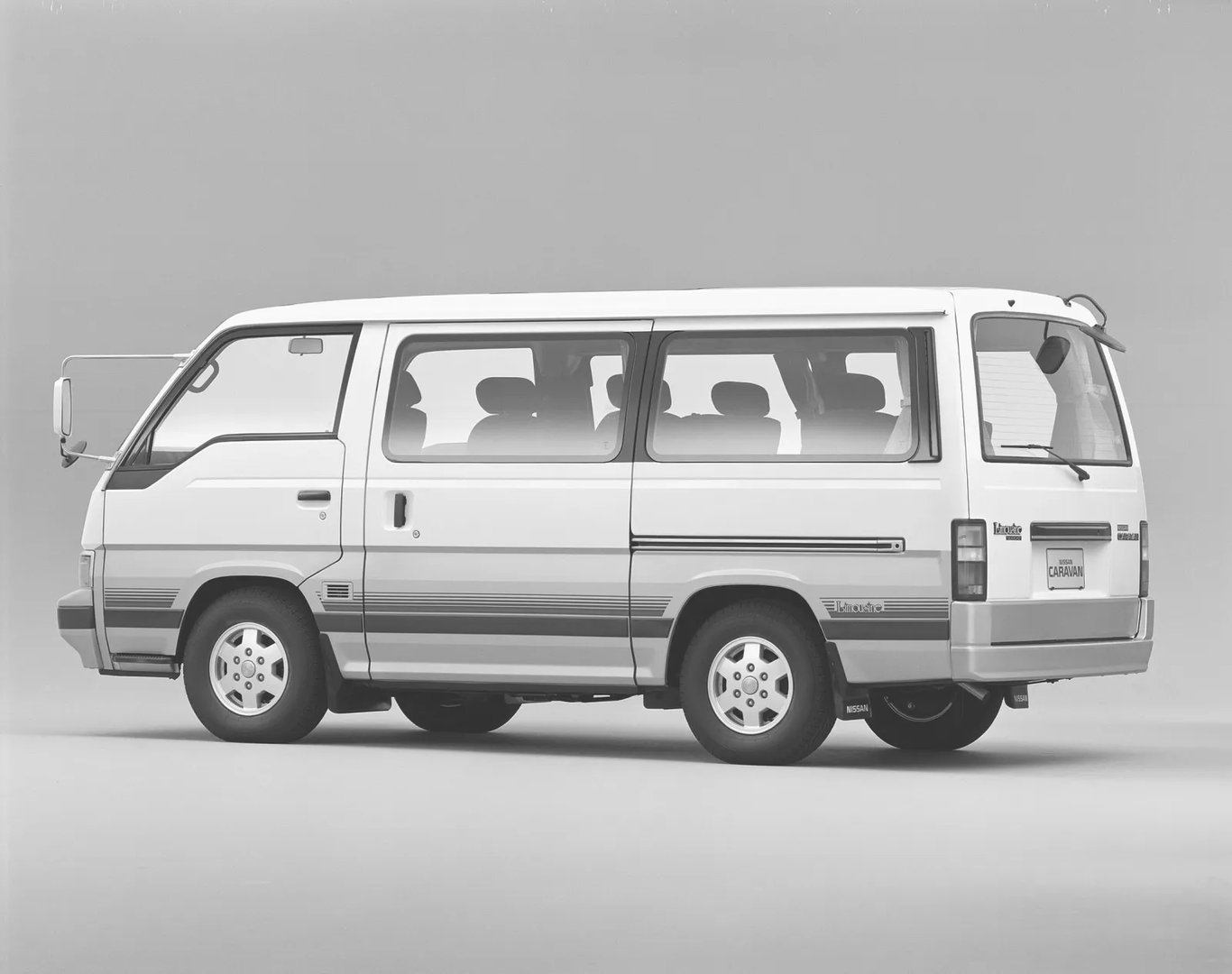 Nissan_Caravan_3_generation__Minivan__1.jpg