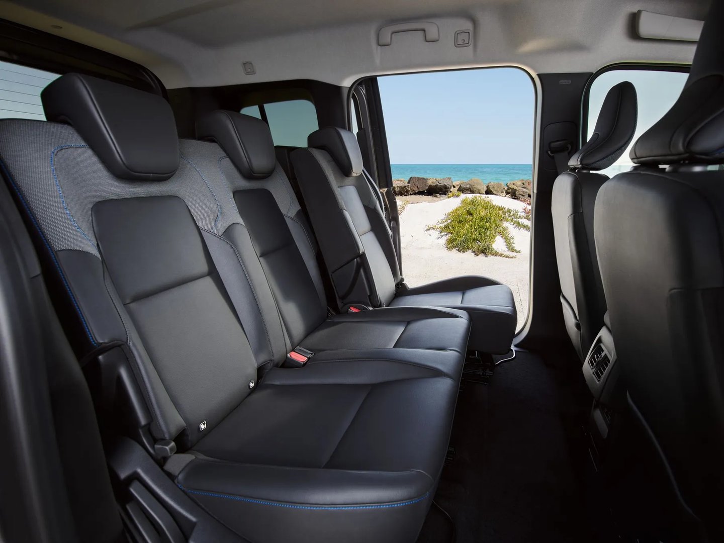 Nissan_Townstar_1_generation__Compact_Van__11.jpg