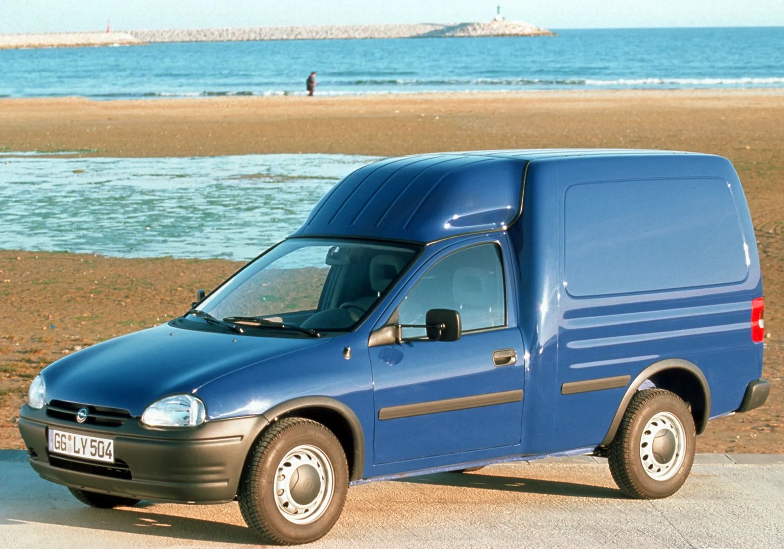 Opel_Combo_2_generation__Compact_Van__9.jpg