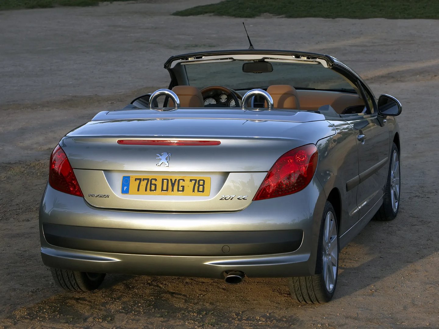 Peugeot_207_1_generation__Cabrio__10.jpg