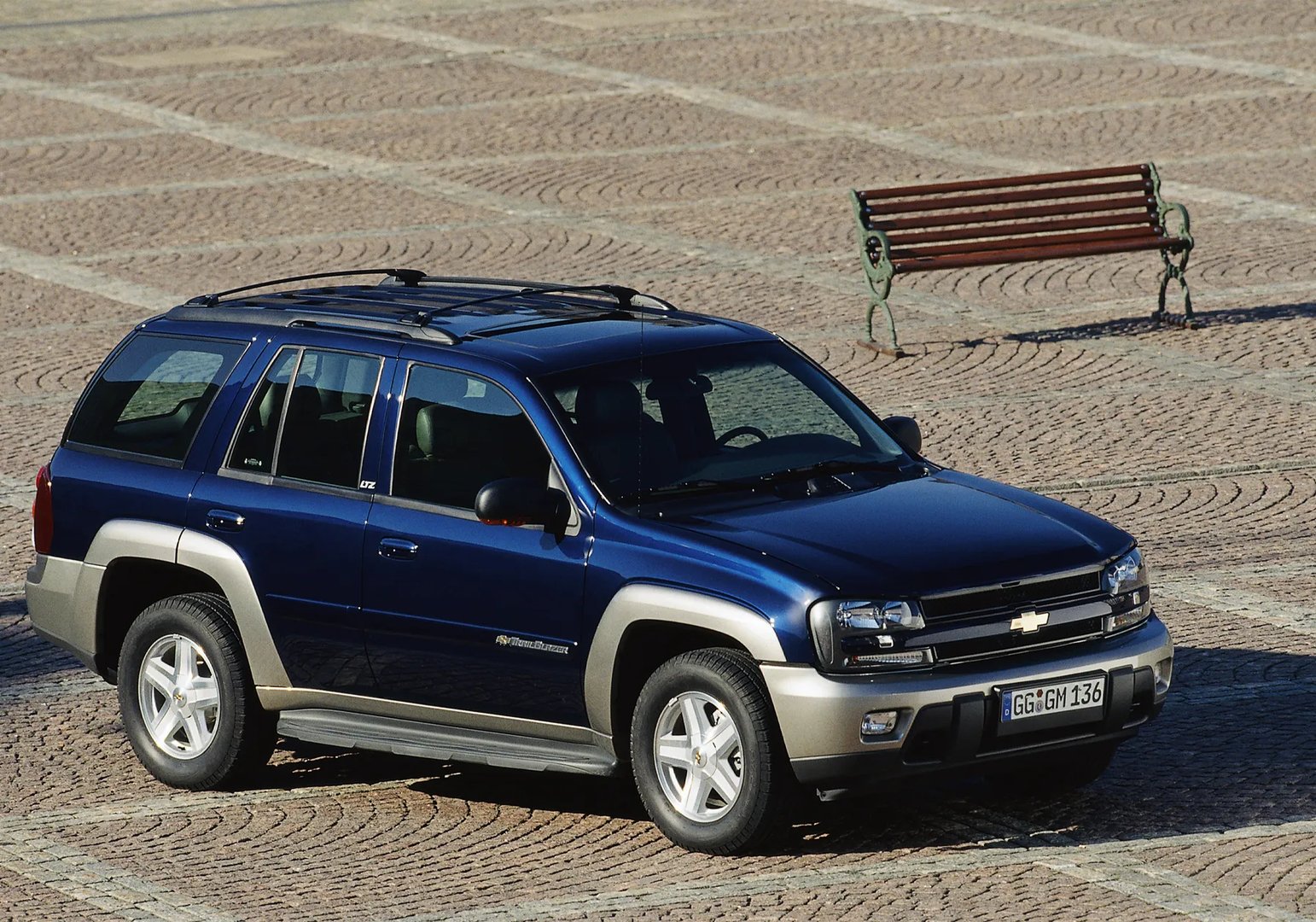 Chevrolet_TrailBlazer_1_generation__SUV_5-doors__5.jpg