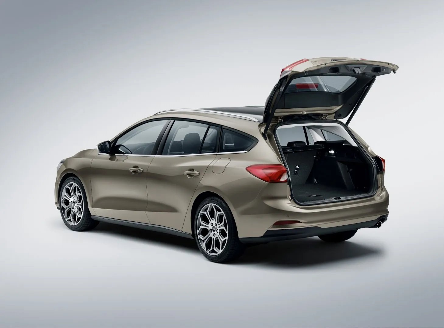 Ford_Focus_4_generation__Estate_5-door__5.jpg