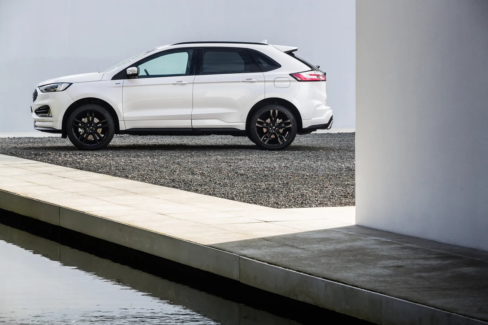 Ford_Edge_2_generation_restyling__SUV_5-doors__11.jpg