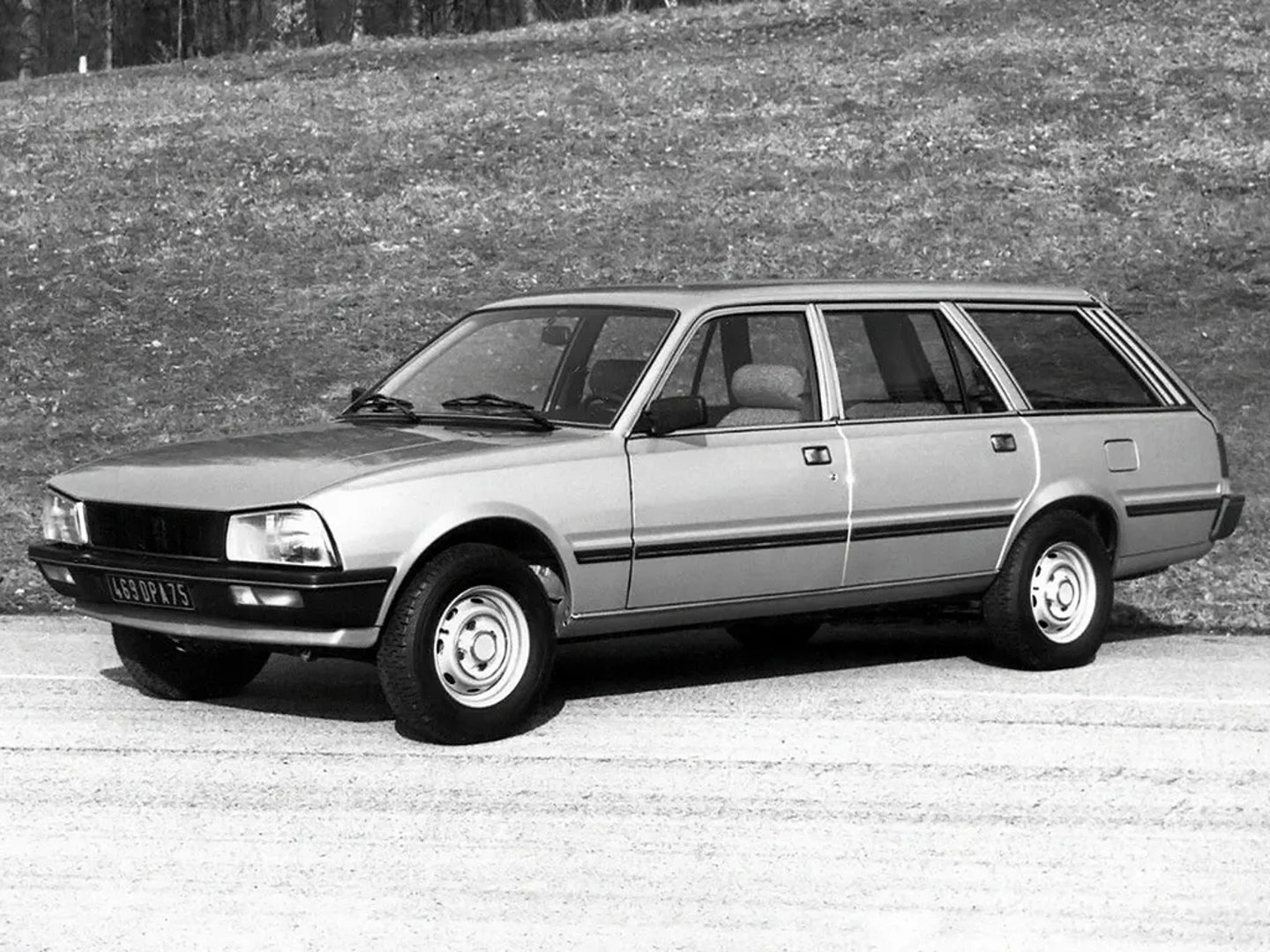 Peugeot_505_1_generation__Estate_5-door__10.jpg