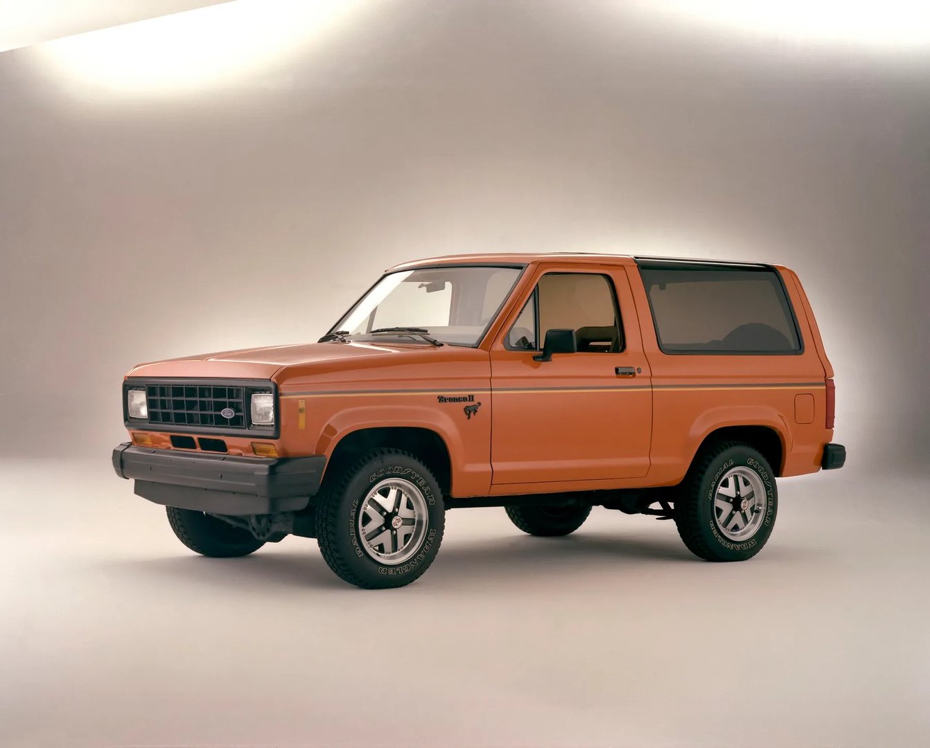 Ford_Bronco-II_1_generation__SUV_3-doors__1.jpg